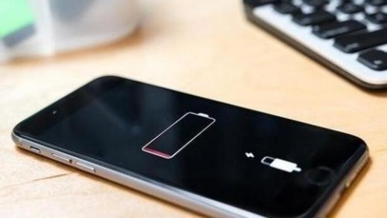“降频门”之前保外更换iPhone手机电池的用户：苹果将退款394元