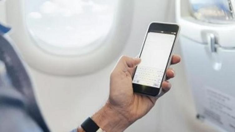 十三家航空公司为手机解禁，搭飞机可以打电话啦！